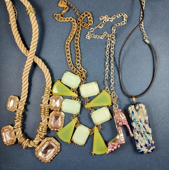 Lot of 4 necklaces - Picture 1 of 5